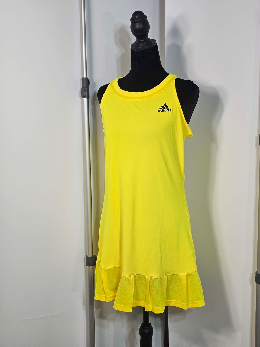 #213 Adidas Women’s Neon Yellow Racerback Athletic Tennis Dress M 12–14